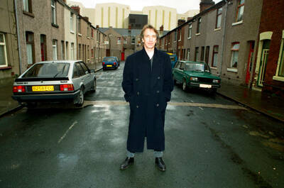 alanrickman1992photoshootandrewstenning002.jpg
