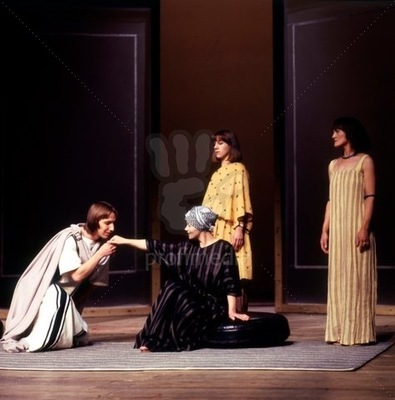 Antony and Cleopatra - On stage
