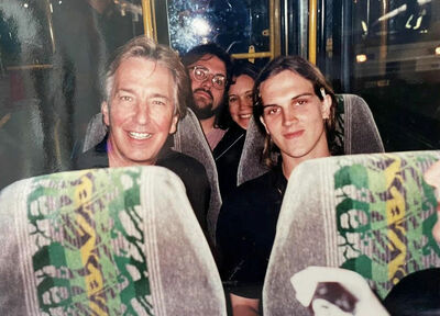 Alan Rickman at Cannes alongside Jason Mewes, Kevin Smith, and Jennifer Schwalbach, 1999.
