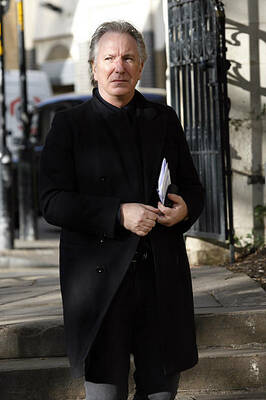 alanrickman2009johnmortimer009.jpg